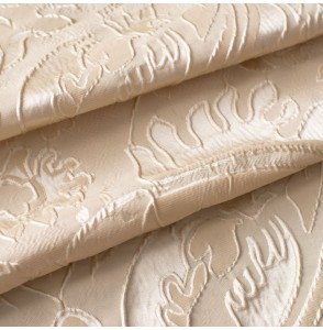 Tissu-jacquard-soie-coton-ivoire-motif-végétal