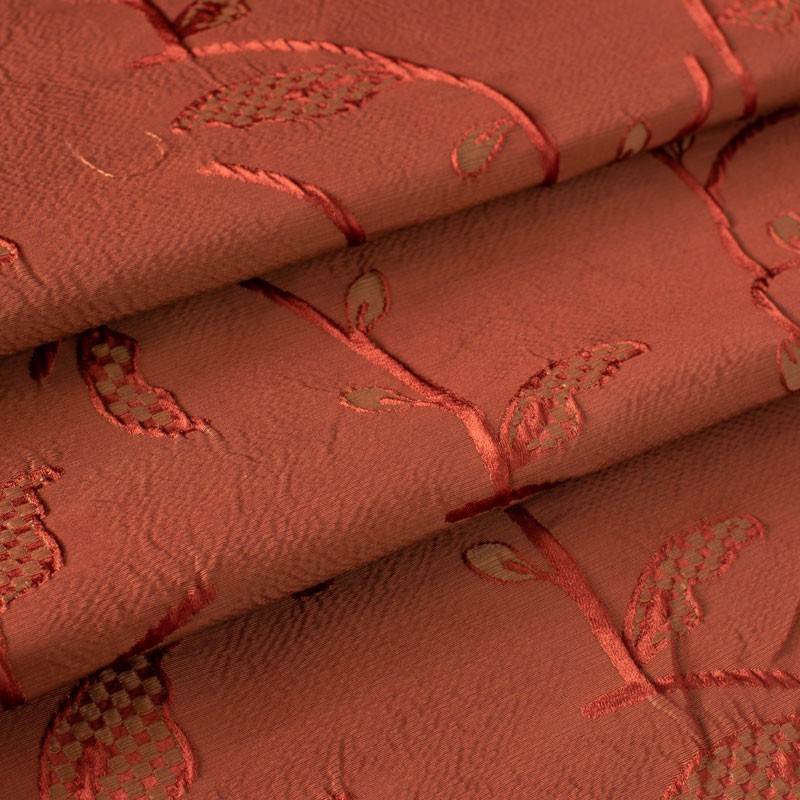 Jacquard-stof-van-katoen-en-zijde-amarant-rood-tak-met-bladmotief