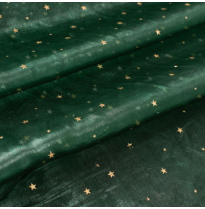 Groene-organza-kerststof-met-kleine-gouden-sterren