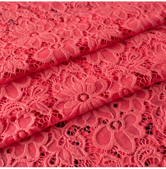 Tissu-dentelle-stretch-motif-fleur-corail