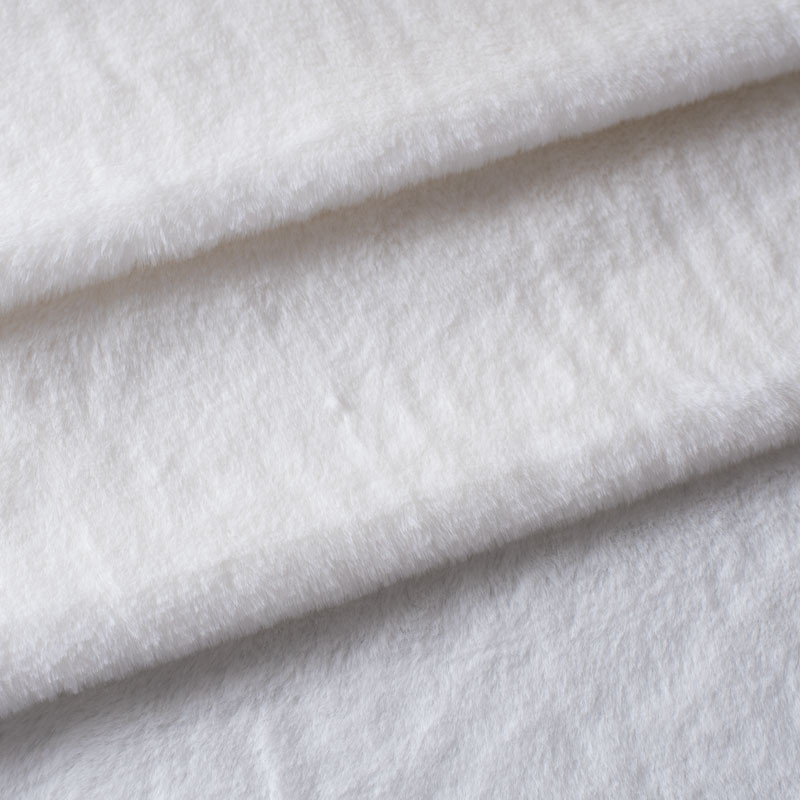 Tissu-fourrure-poil-court-blanc
