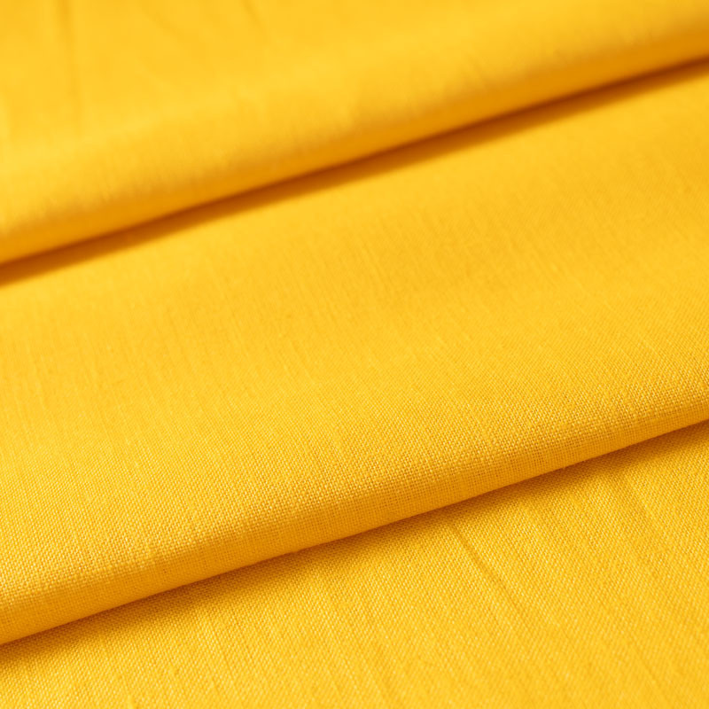 Fijne-linnen-stof-in-geel