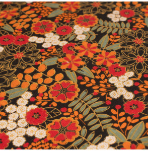 Tissu-coton-fleuri-orange-sur-fond-noir