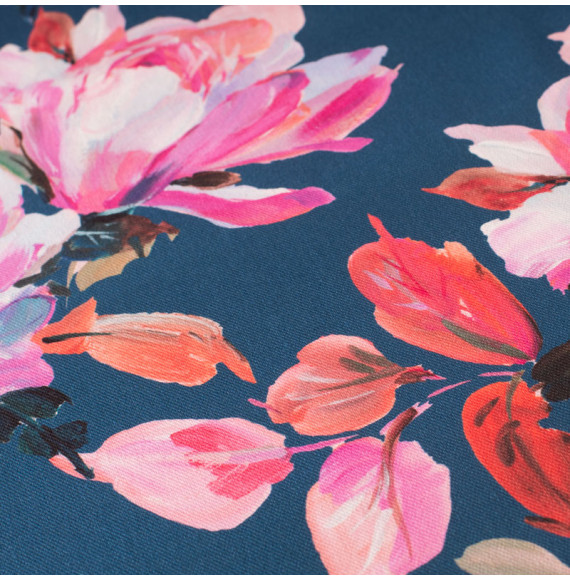 Decoratiestof-in-katoen-op-280-cm-marineblauw-met-grote-bloem