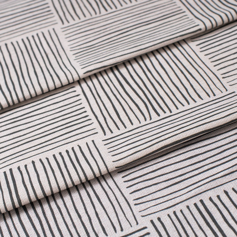 Decoratiestof-in-katoen-met-geometrisch-lijnpatroon-grijs